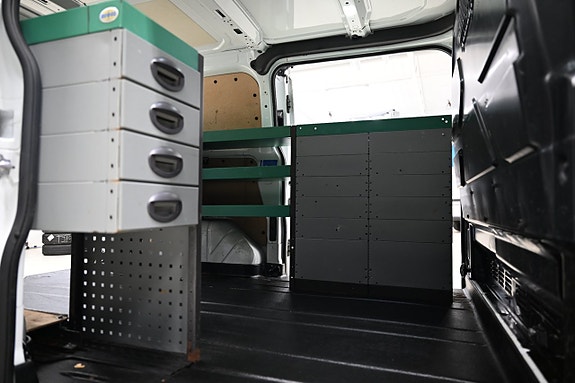 Ford Transit Custom 13 of 30