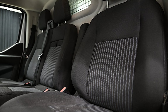 Ford Transit Custom 23 of 30