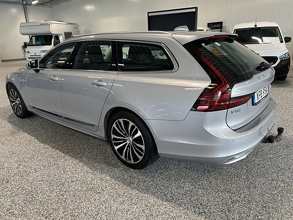 Volvo V90 2 of 5