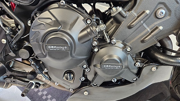 Yamaha XSR900 2017 – Akrapovic, K-Tech, Flashad, Ultrasuede. 14 of 16