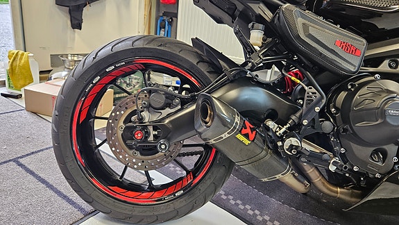 Yamaha XSR900 2017 – Akrapovic, K-Tech, Flashad, Ultrasuede. 12 of 16