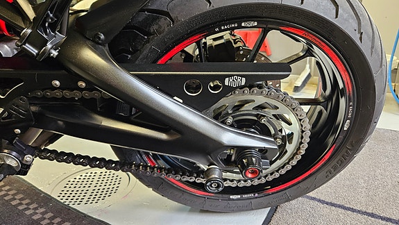 Yamaha XSR900 2017 – Akrapovic, K-Tech, Flashad, Ultrasuede. 15 of 16