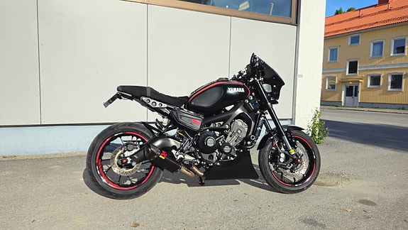 Yamaha XSR900 2017 – Akrapovic, K-Tech, Flashad, Ultrasuede. 8 of 16