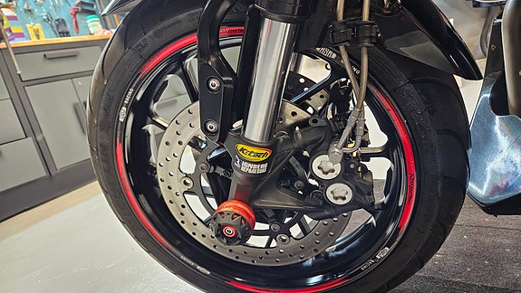 Yamaha XSR900 2017 – Akrapovic, K-Tech, Flashad, Ultrasuede. 10 of 16