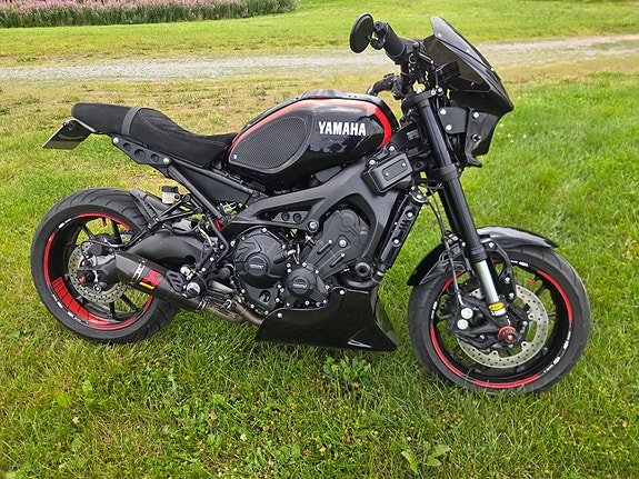 Yamaha XSR900 2017 – Akrapovic, K-Tech, Flashad, Ultrasuede. 2 of 16