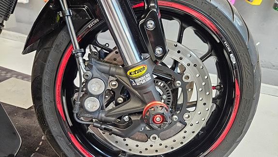 Yamaha XSR900 2017 – Akrapovic, K-Tech, Flashad, Ultrasuede. 13 of 16