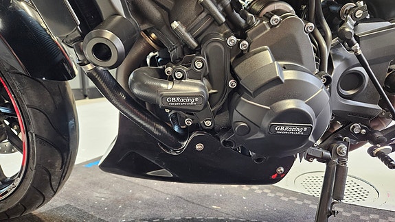 Yamaha XSR900 2017 – Akrapovic, K-Tech, Flashad, Ultrasuede. 11 of 16