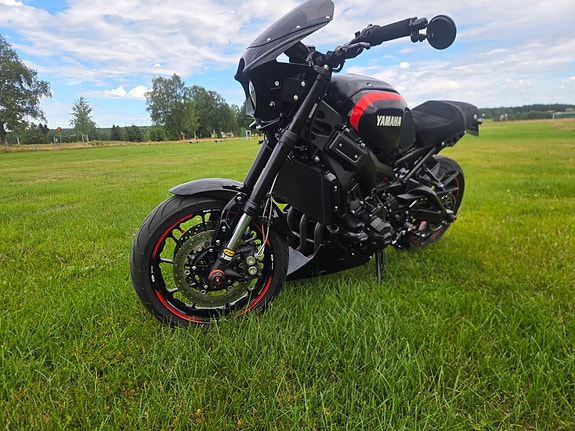 Yamaha XSR900 2017 – Akrapovic, K-Tech, Flashad, Ultrasuede. 5 of 16