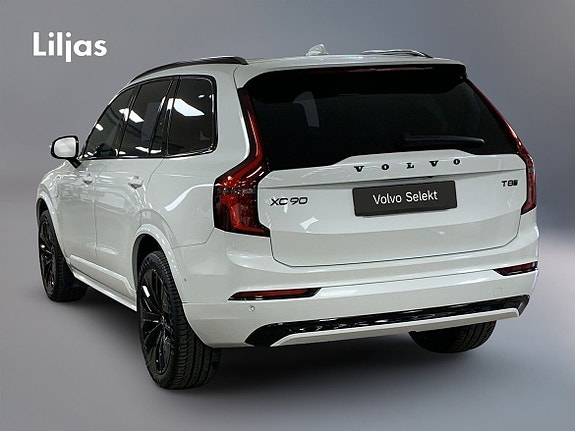 Volvo XC90 3 of 19