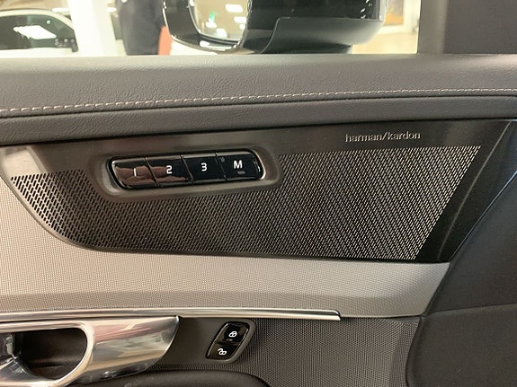 Volvo XC90 16 of 19
