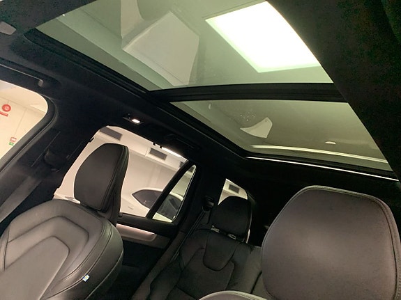 Volvo XC90 10 of 19
