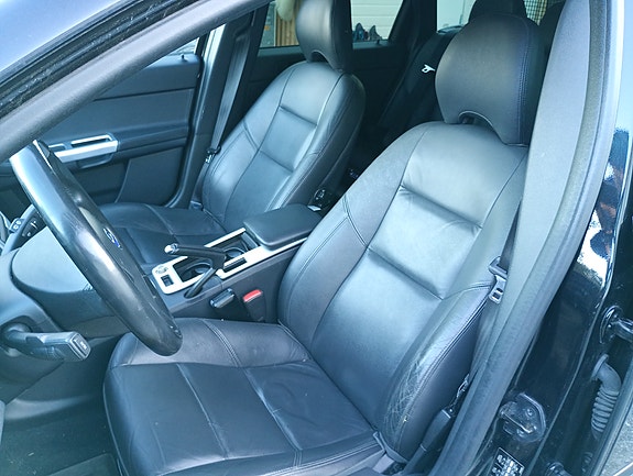 Volvo V50 4 of 5