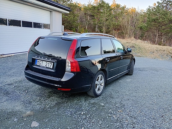 Volvo V50 3 of 5