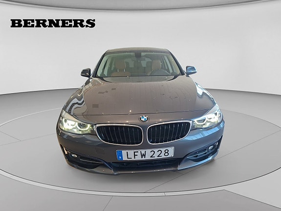 BMW 330d 8 of 15
