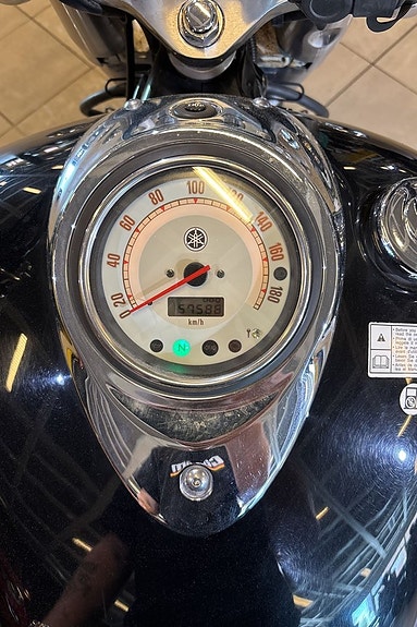 Yamaha XVS1100A Dragstar 9 of 14