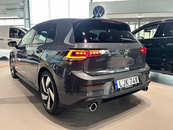 Volkswagen Golf VIII 7 of 12