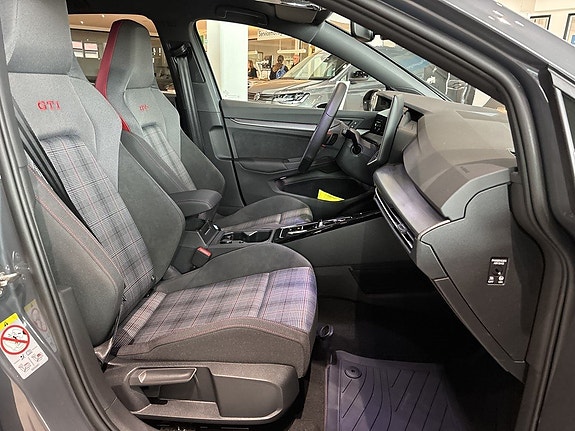 Volkswagen Golf VIII 12 of 12