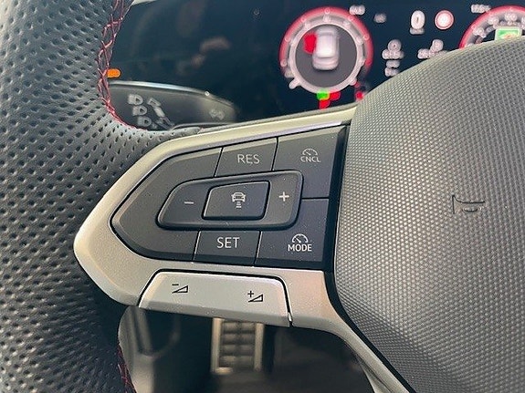 Volkswagen Golf VIII 10 of 12