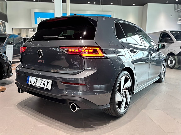 Volkswagen Golf VIII 4 of 12