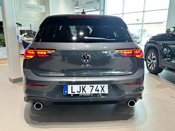 Volkswagen Golf VIII 6 of 12