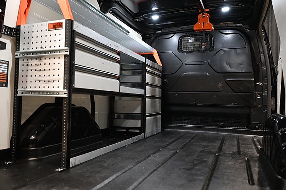 Ford Transit Custom 8 of 30