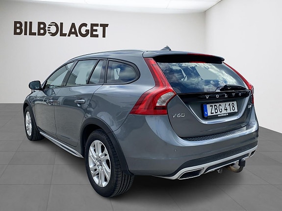 Volvo V60 Cross Country 3 of 5