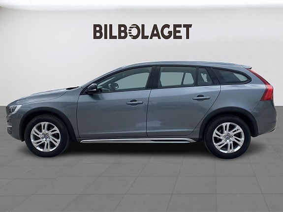 Volvo V60 Cross Country 2 of 5