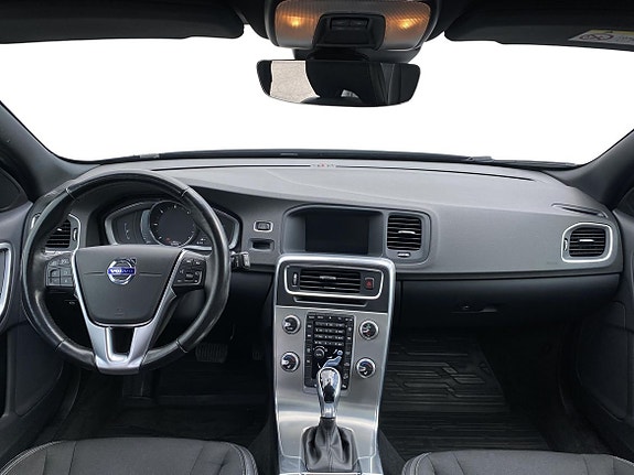 Volvo V60 Cross Country 8 of 13