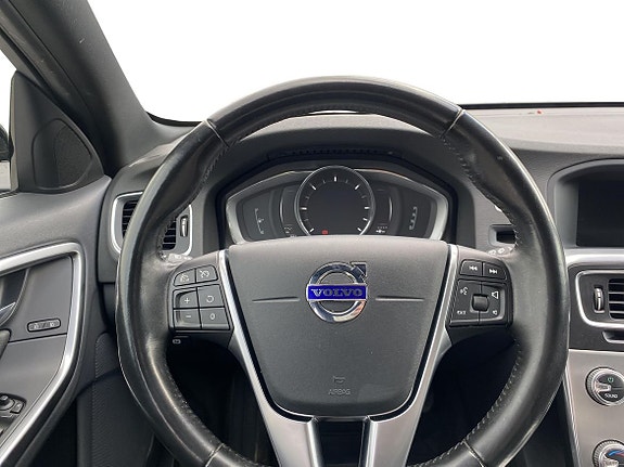 Volvo V60 Cross Country 9 of 13
