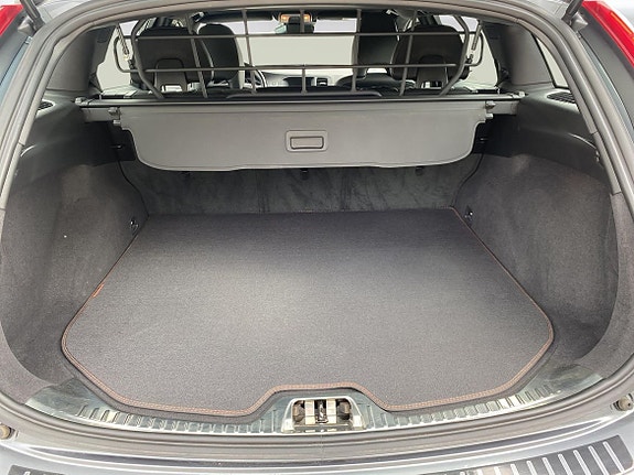 Volvo V60 Cross Country 10 of 13