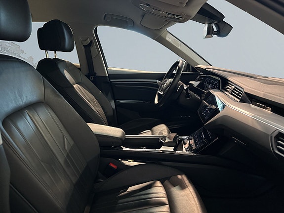 Audi e-tron Sportback 10 of 23
