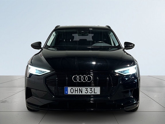 Audi e-tron Sportback 2 of 5
