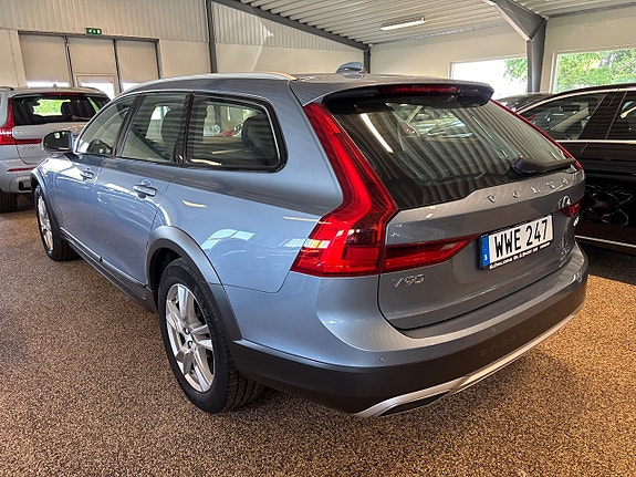 Volvo V90 Cross Country 10 of 13