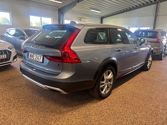 Volvo V90 Cross Country 9 of 13