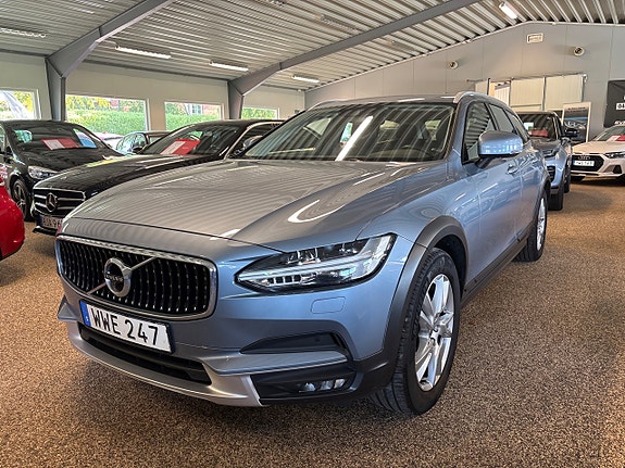 Volvo V90 Cross Country 11 of 13
