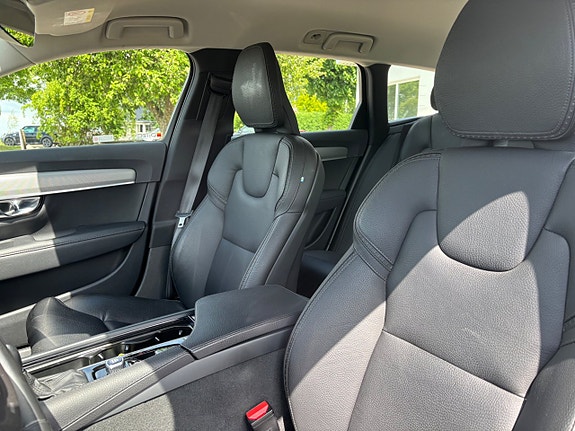 Volvo V90 Cross Country 7 of 13