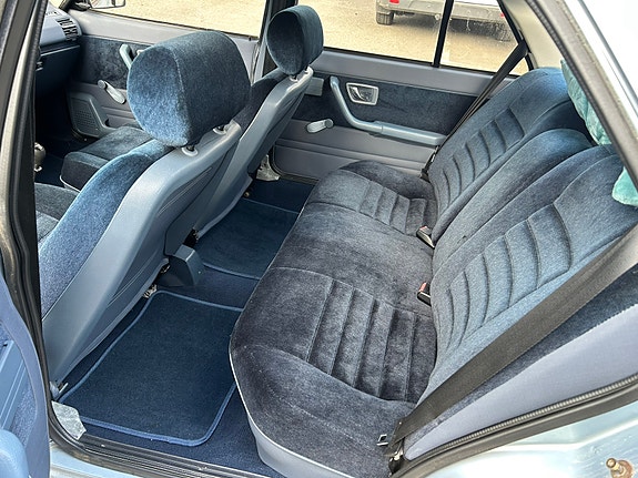 Peugeot 305 4 of 5