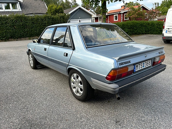 Peugeot 305 5 of 5