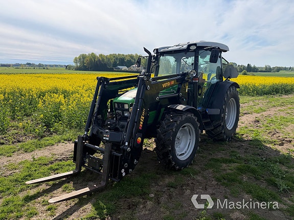 Traktor Deutz-Fahr 5100.4D med frontlastare och frontlyft