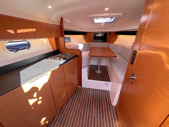 Bavaria 30 S30 Open 2016 Volvo Penta D4-260/DPH 9 of 12