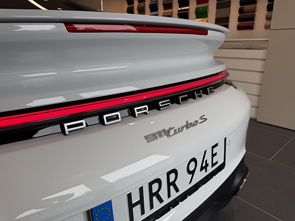 Porsche 911 Turbo S 25 of 30