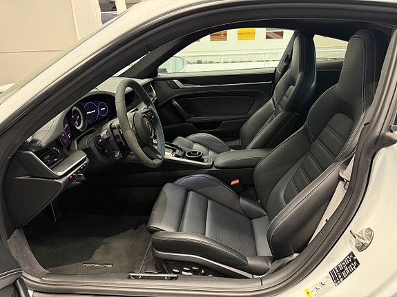 Porsche 911 Turbo S 11 of 30
