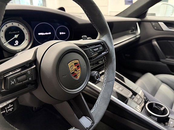 Porsche 911 Turbo S 10 of 30