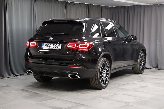 Mercedes-Benz GLC300 e 2 of 5