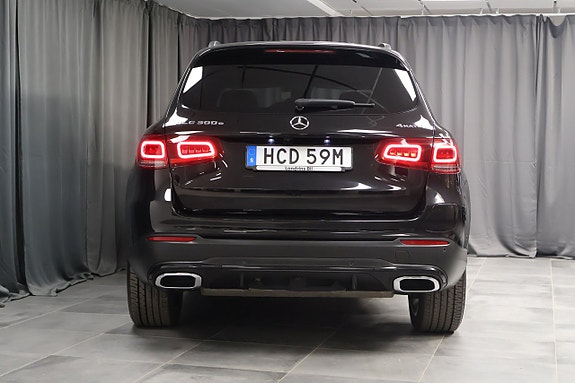 Mercedes-Benz GLC300 e 4 of 5