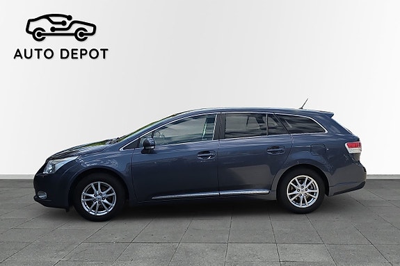 Toyota Avensis 2 of 5