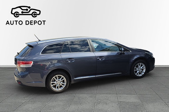 Toyota Avensis 5 of 5