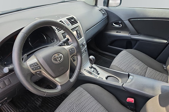 Toyota Avensis 7 of 10