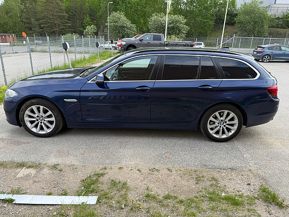 BMW 520d 2 of 5
