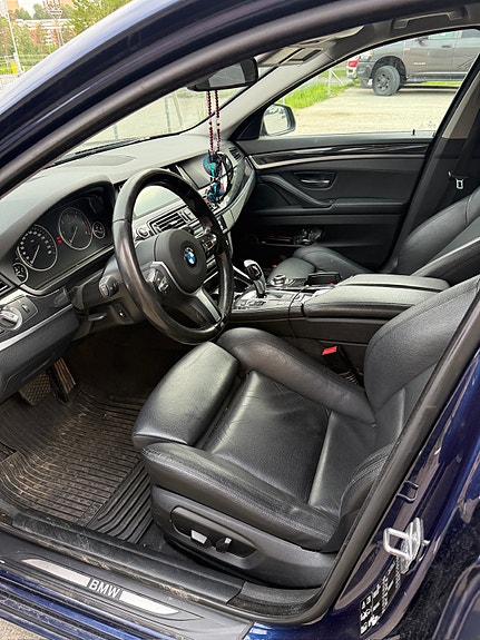 BMW 520d 3 of 5